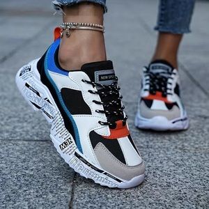 BRAND NEW women’s sneakers size 6.5.